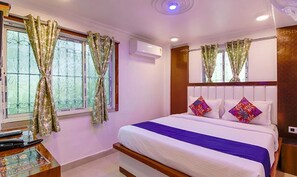 Egyptian cotton sheets, premium bedding, in-room safe, free WiFi - Fabexpress Golden Palace (Kolkata)