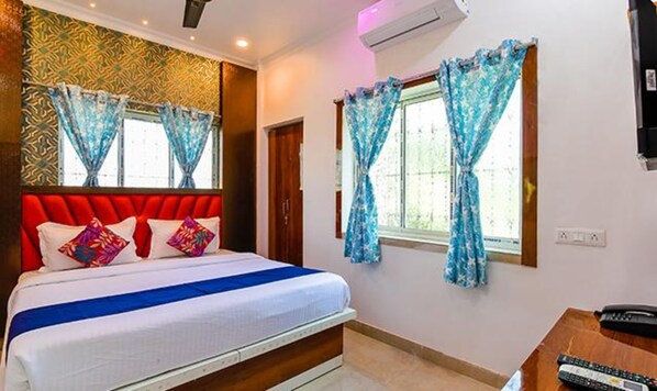 Egyptian cotton sheets, premium bedding, in-room safe, free WiFi - Fabexpress Golden Palace (Kolkata)