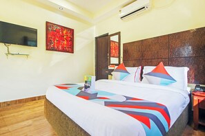 Executive Room | Egyptian cotton sheets, premium bedding, in-room safe, free WiFi - FabExpress Golden Nest Deluxe (Calangute)