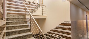 Fabhotel Hari Residency