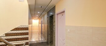 Fabhotel Hari Residency
