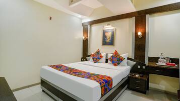 Egyptian cotton sheets, premium bedding, in-room safe, free WiFi