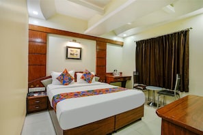 Egyptian cotton sheets, premium bedding, in-room safe, free WiFi - Fabhotel Prime Three Star (Panvel)