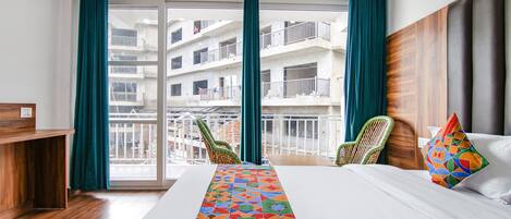 Egyptian cotton sheets, premium bedding, in-room safe, free WiFi