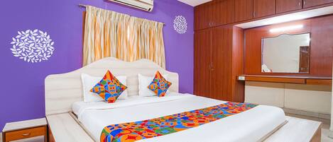 Egyptian cotton sheets, premium bedding, in-room safe, free WiFi