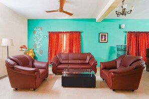 Lobby sitting area - Fabexpress Shree Shylee Niwas (Chennai)