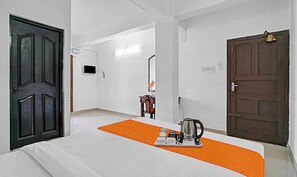 Egyptian cotton sheets, premium bedding, in-room safe, free WiFi - FabHotel Lime Light (Kanayannur)