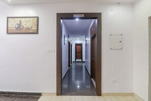 Lobby - Fabhotel The Crestelia (Lucknow)