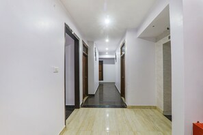 Lobby - Fabhotel The Crestelia (Lucknow)