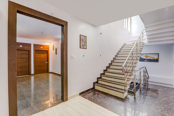 Lobby - Fabhotel The Crestelia (Lucknow)