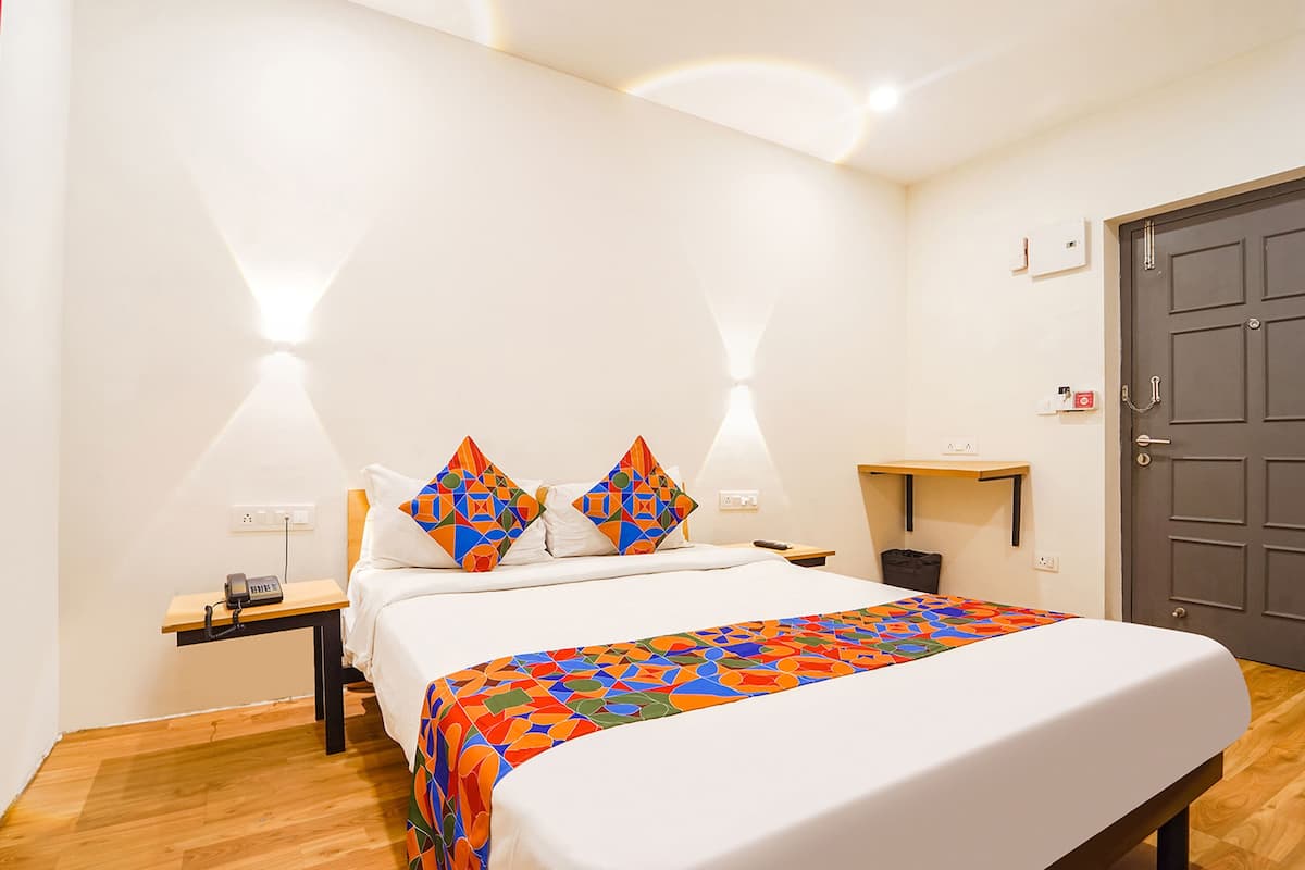 Egyptian cotton sheets, premium bedding, in-room safe, free WiFi
