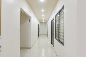 Lobby - FabHotel US Inn (Varanasi)