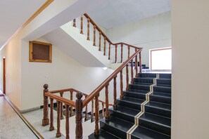 Staircase - Fabhotel Prini Inn (Manali)