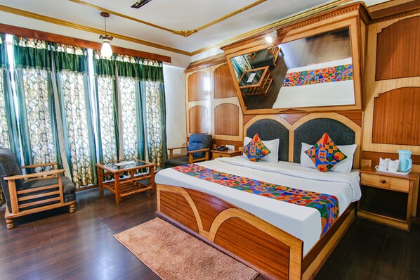 Egyptian cotton sheets, premium bedding, in-room safe, free WiFi - Fabhotel Prini Inn (Manali)