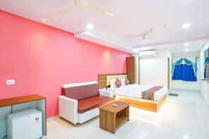 1 bedroom, Egyptian cotton sheets, premium bedding, in-room safe