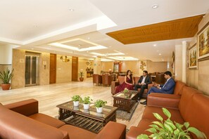 Lobby sitting area - FabHotel Green Lotus Star 17 (New Delhi)