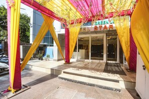 Property entrance - FabHotel Green Lotus Star 17 (New Delhi)