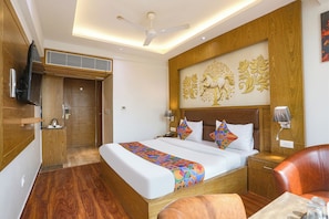 Egyptian cotton sheets, premium bedding, in-room safe, free WiFi