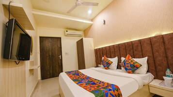 Luxury Room | Egyptian cotton sheets, premium bedding, in-room safe, free WiFi