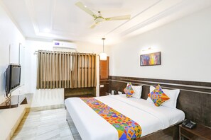 Egyptian cotton sheets, premium bedding, in-room safe, free WiFi - Fabhotel Shirdi Park Inn (Rahata)