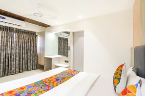 Egyptian cotton sheets, premium bedding, in-room safe, free WiFi - Fabhotel Shirdi Park Inn (Rahata)
