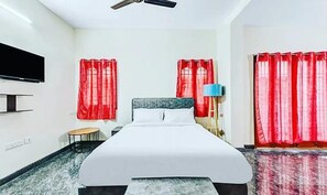 Family Room | Egyptian cotton sheets, premium bedding, in-room safe, free WiFi - Fabexpress Aathira Inn (Chennai)