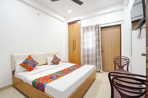 Egyptian cotton sheets, premium bedding, in-room safe, free WiFi - Fabhotel Sk Residency (Varanasi)