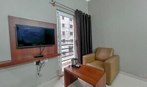 28-inch LCD TV with cable channels - Fabhotel Gateway Suites (Bengaluru)