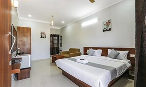 Egyptian cotton sheets, premium bedding, free WiFi, bed sheets - Fabhotel Gateway Suites (Bengaluru)