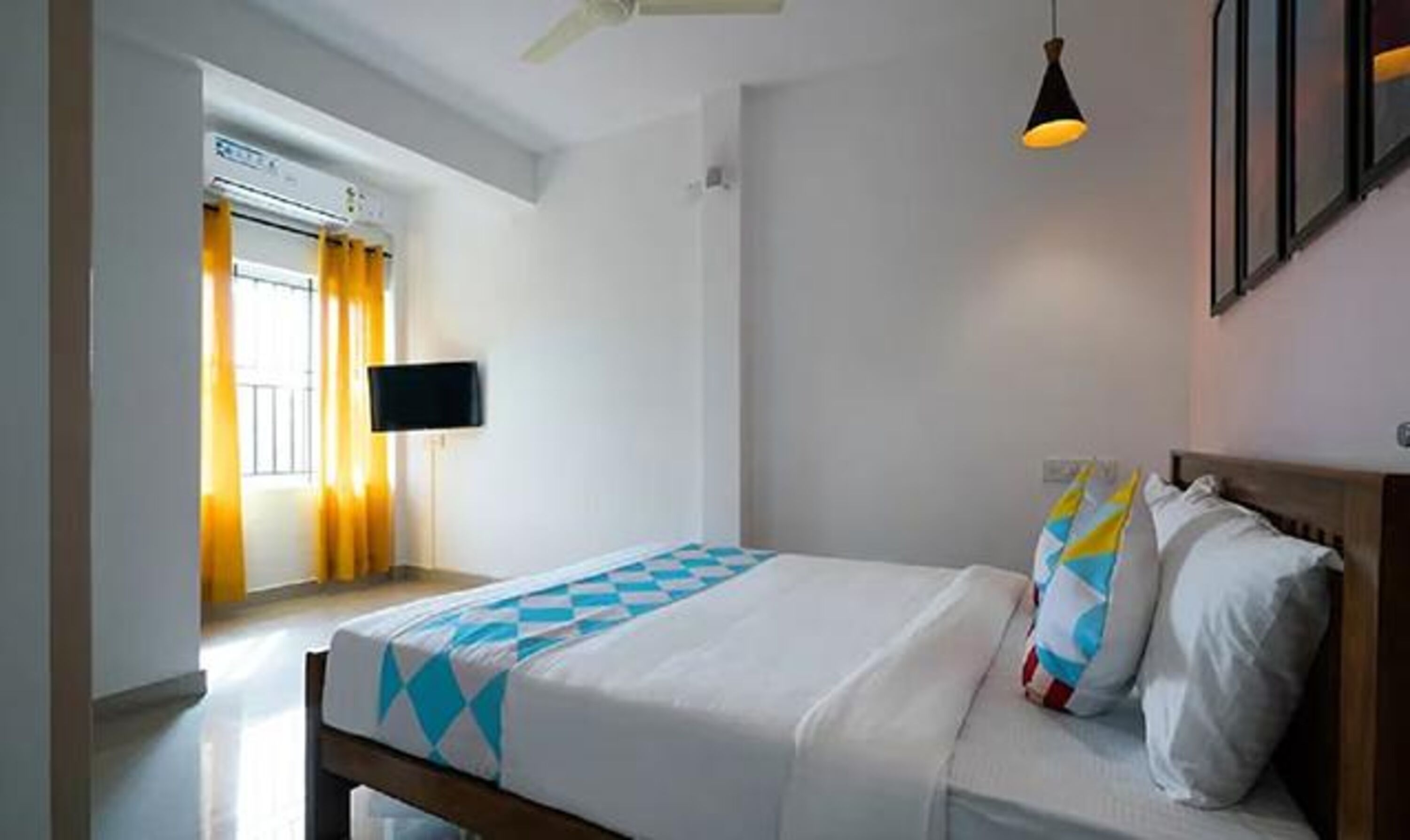 Egyptian cotton sheets, premium bedding, free WiFi, bed sheets