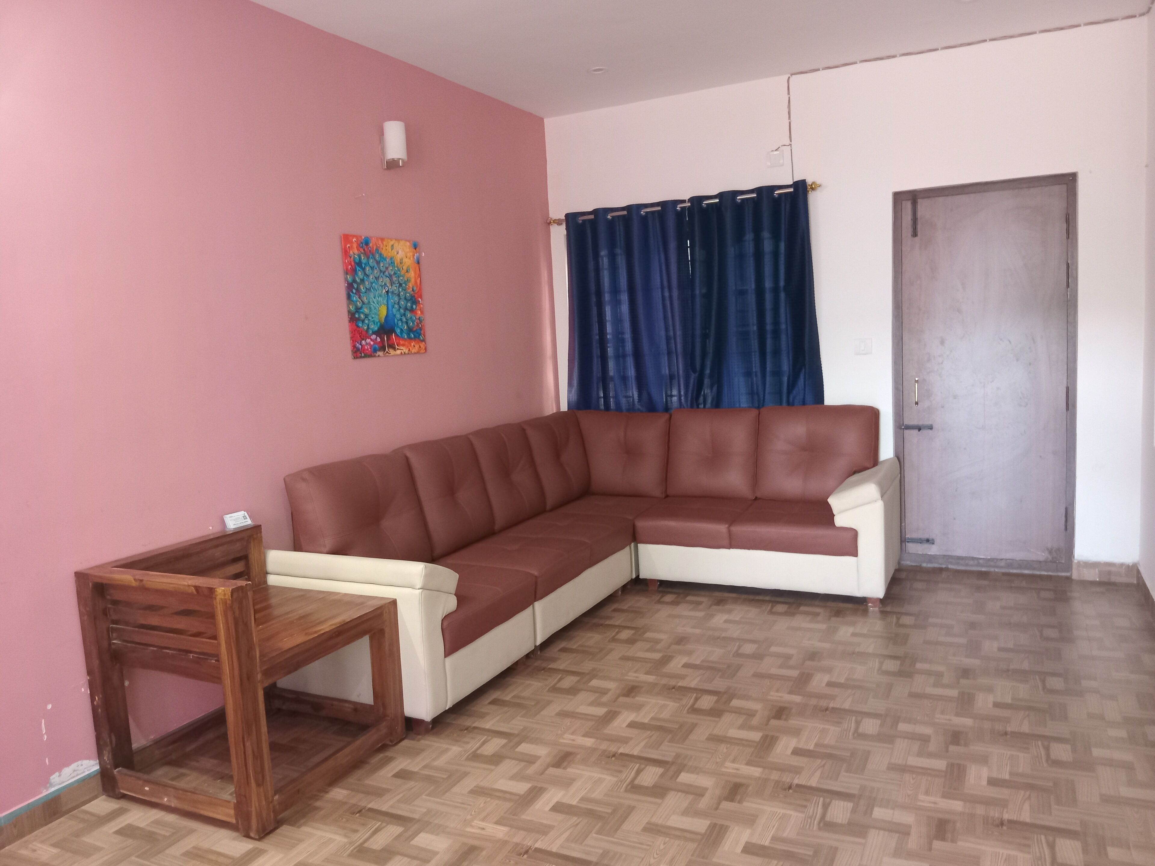 Family Suite | Living area | 32-inch Smart TV with cable channels