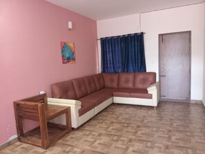 Family Suite | Living area | 32-inch Smart TV with cable channels - Annai Illam by Pleasant Memories (Kodaikanal)