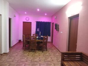 Family Suite | Living area | 32-inch Smart TV with cable channels - Annai Illam by Pleasant Memories (Kodaikanal)