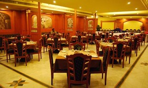 Restaurant - Fabhotel Prime The Vijay Park Arumbakkam (Chennai)
