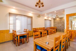Restaurant - Fabhotel Himalayan Park (Aut)