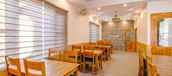 Fabhotel Himalayan Park