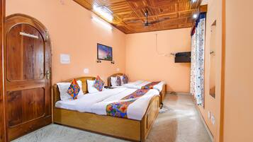 Egyptian cotton sheets, premium bedding, free WiFi, bed sheets