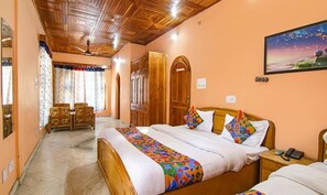 Premium Room | Egyptian cotton sheets, premium bedding, free WiFi, bed sheets - Fabexpress Malti Guest House (Bhuntar)
