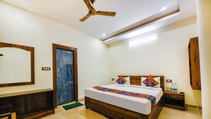 Deluxe Room | Egyptian cotton sheets, premium bedding, WiFi (free), bed sheets - Fabexpress Alaknanda Paradise (Dehradun)