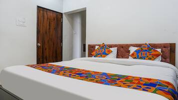 Egyptian cotton sheets, premium bedding, free WiFi, bed sheets