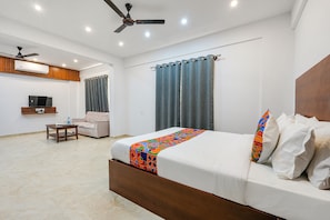 Egyptian cotton sheets, premium bedding, in-room safe, free WiFi - Fabhotel Tree Suites (Bengaluru)