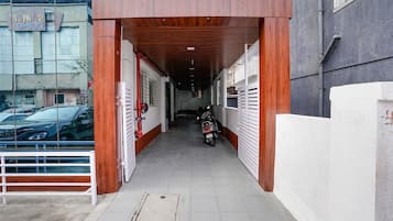 Pintu masuk properti