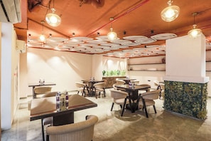 Restaurant - FabHotel Green Lotus Luxe (Gurugram)