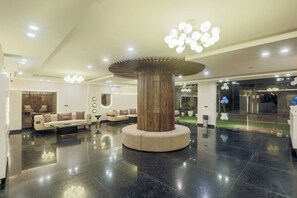 Lobby sitting area - FabHotel Green Lotus Luxe (Gurugram)