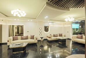 Lobby sitting area - FabHotel Green Lotus Luxe (Gurugram)