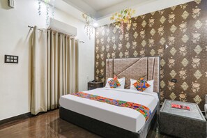 Premium Room | Egyptian cotton sheets, premium bedding, in-room safe, free WiFi - Fabhotel Sky Awadh (Lucknow)