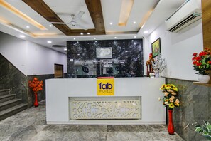Reception - Fabhotel The Glory I (New Delhi)