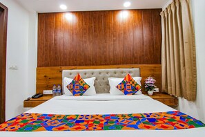 Egyptian cotton sheets, premium bedding, in-room safe, free WiFi