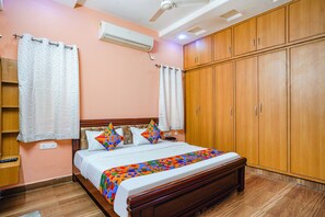 Egyptian cotton sheets, premium bedding, in-room safe, free WiFi - Fabhotel Q Suites (Hyderabad)