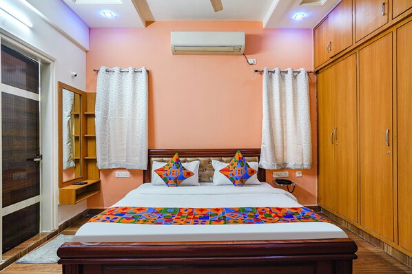 Egyptian cotton sheets, premium bedding, in-room safe, free WiFi - Fabhotel Q Suites (Hyderabad)